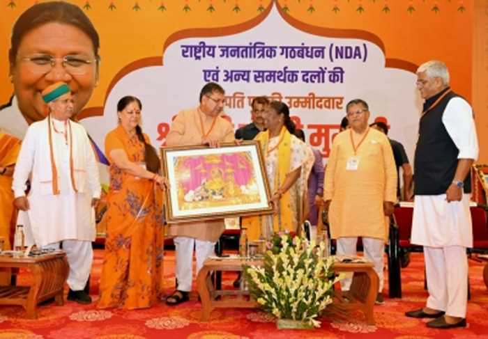 जयपुर में द्रौपदी मुर्मू का जोरदार स्वागत